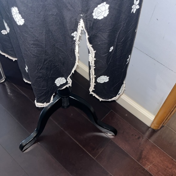 Sana Safinaz slub cotton dress w/ pearl buttons & lace accents - Picture 4 of 8